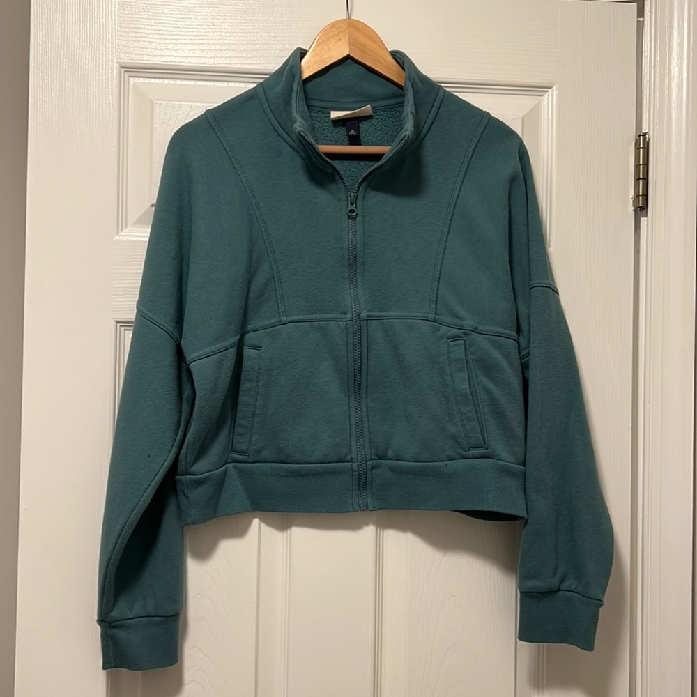 Universal threads crop zip up